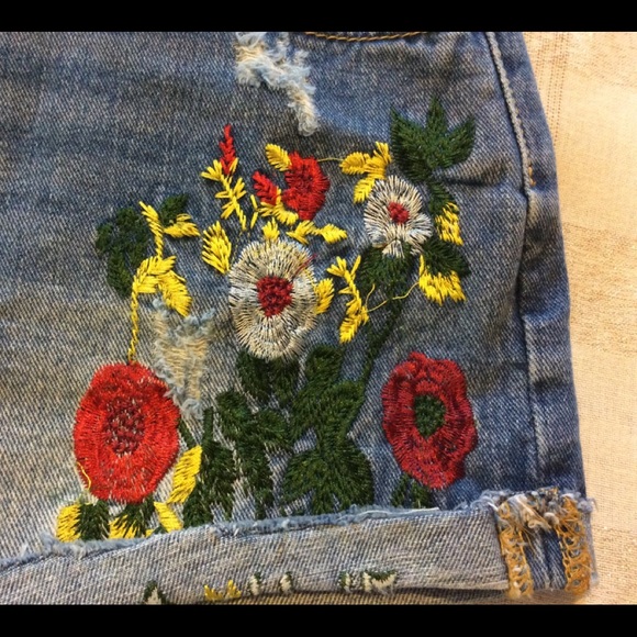 ETWO Jean Shorts Junior Size S Boho Frayed Raw Cuffed Hem Distressed Embroidered - Picture 3 of 4